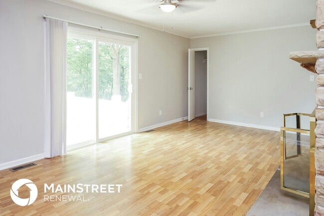 Photo - 2025 Rockwood Ln