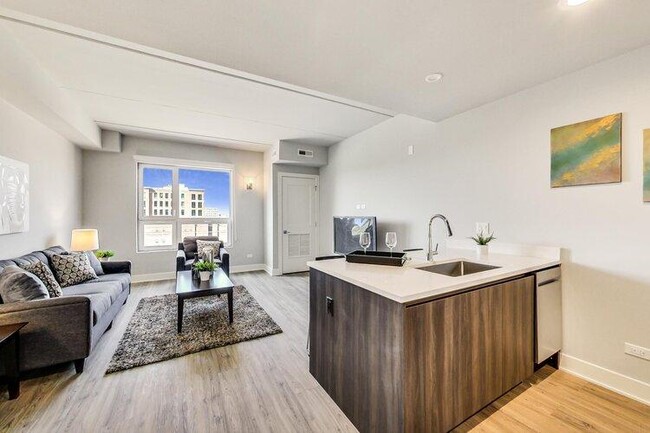 Building Photo - 1 bedroom in Chicago IL 60610 Unit 410 Rental