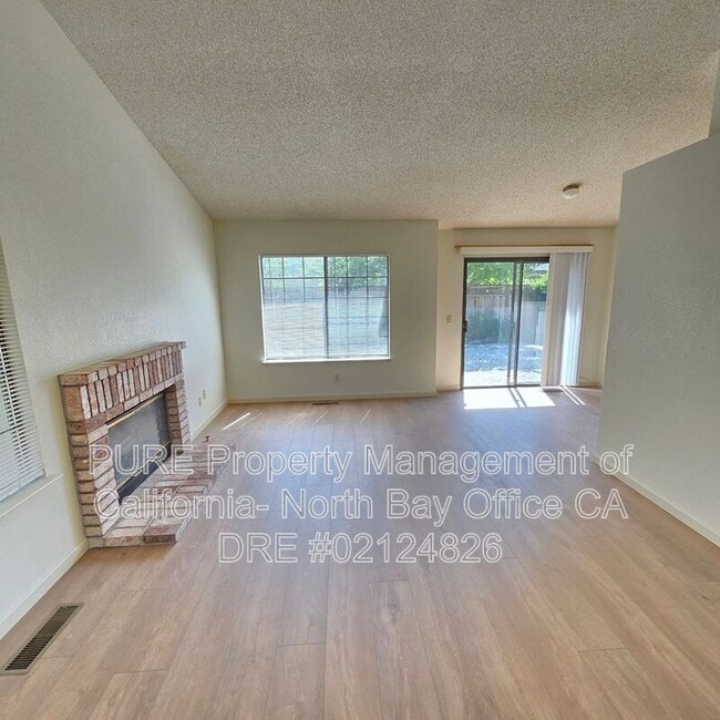 Photo - 869 Maria Dr