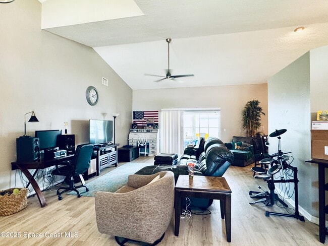 2065 Thistle Dr
