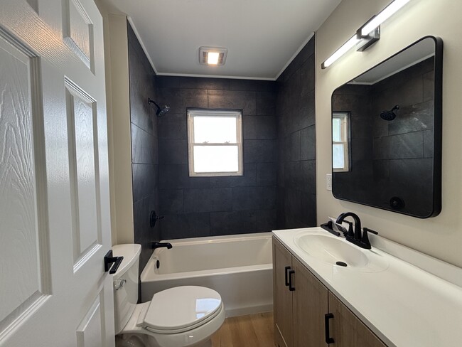 Photo - 2130 Brady Ave