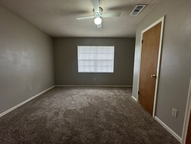 Photo - 2 bedroom duplex on the Eastside avail NOW! Unidad 1A