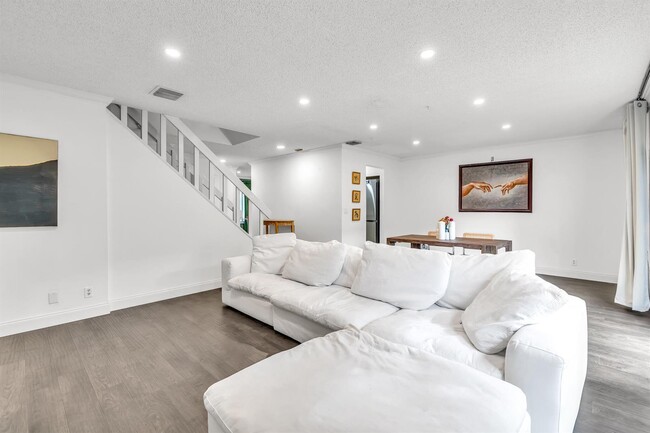 Photo - 881 NW 81st Way