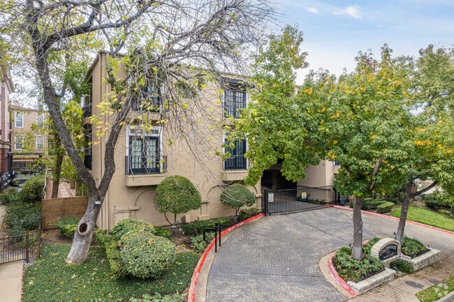 Photo - Colonnade At Turtle Creek