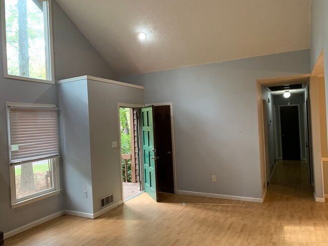 Photo - 105 Flannigans Pl