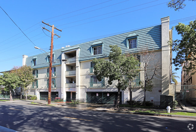 Ross Manor - Ross Manor Apartments