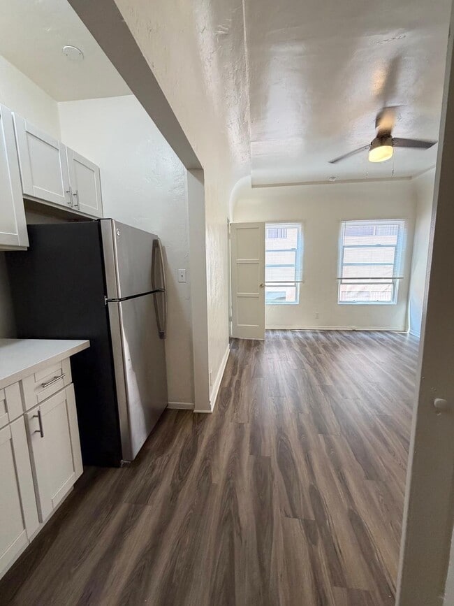 Photo - 111 S Manhattan Pl Unit 206