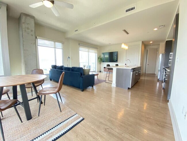 Photo - 615 W 7th St Apartment Unit ID1256844P