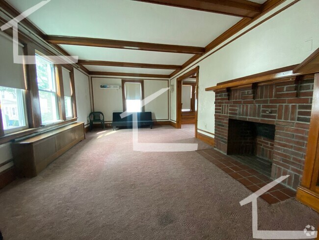 Building Photo - 31 Embassy Rd Rental