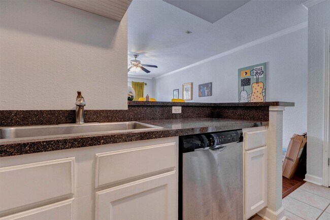 4515 Briar Hollow Pl Unit 215