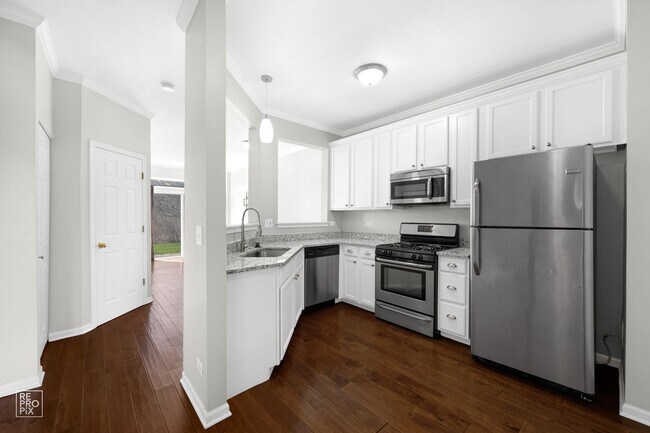 Photo - Gorgeous and Updated Large 2 Bedroom / 1.5 Bath Townhome in Grayslake!