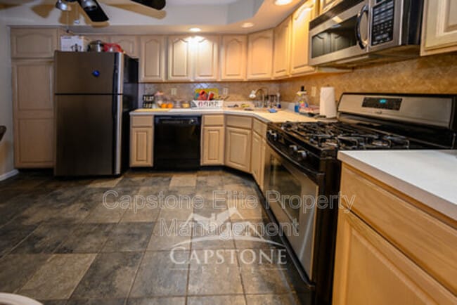 Photo - 48 Marrow St Unidad 3 - Master w/ Balcony + Walk-in Closet