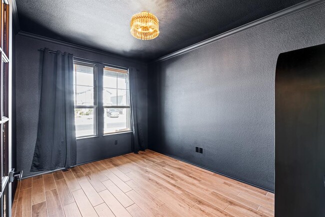 Photo - 324 Black Alder St