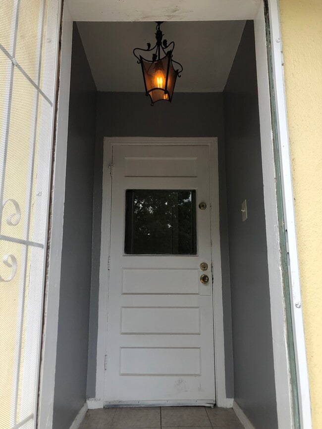 Photo - 136 W Ridgewood Ct