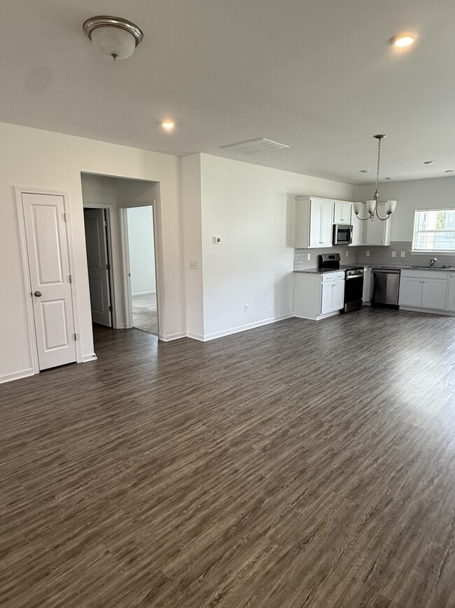 Photo - 702 Samuel Dr