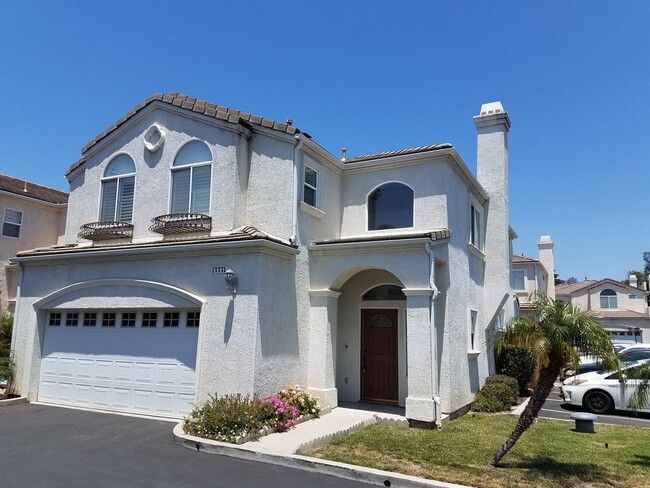 3 Bedroom / 2 bath - $3800 - SFR - 3 Bedroom / 2 bath - $3800 - SFR Casa