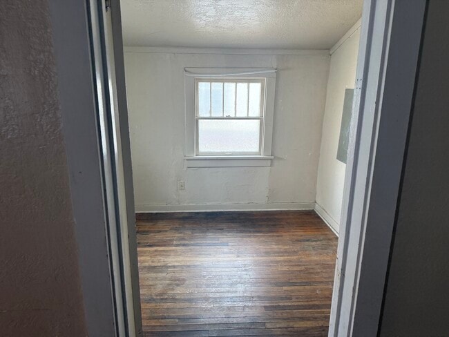 Photo - 907 Rood Ave