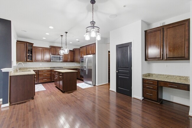 Photo - 7585 Holly Ridge Dr