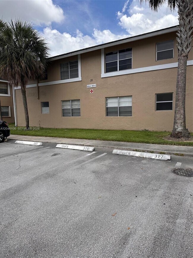 9976 Twin Lakes Dr Unit 35-E