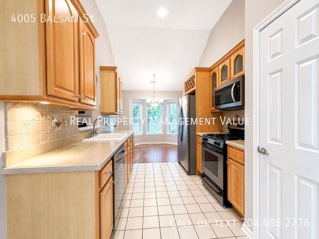 Photo - 4005 Balsam St