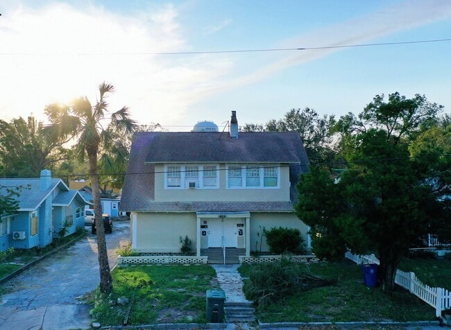 Building Photo - 612 26th St W Unit Apt. 2