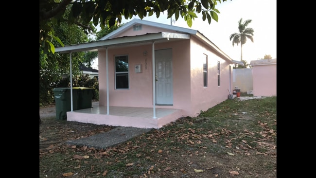Building Photo - 620 SW 8th Ave
