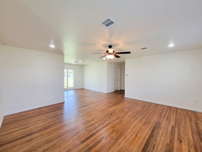 Photo - 413 S Market St