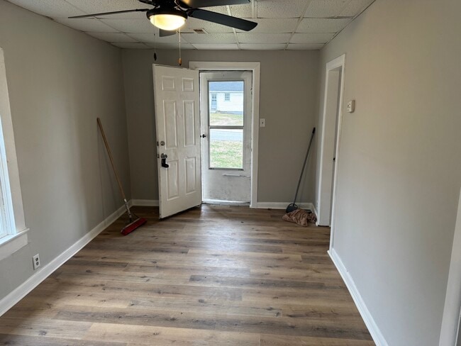 Photo - 410 Bowen Ave