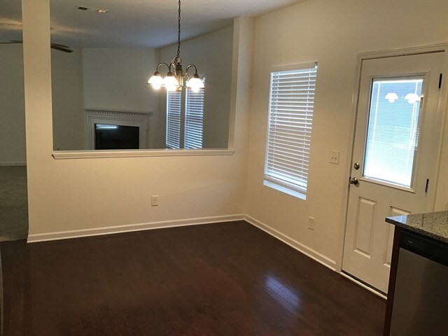 Photo - 708 White Oak Dr