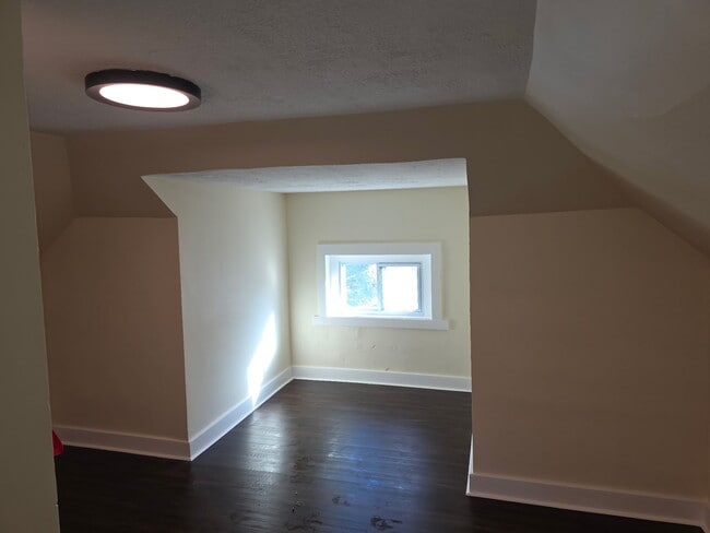 Photo - 498 Clarendon St