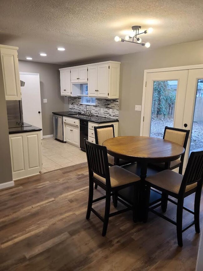 Building Photo - Wynnewood Unit 2