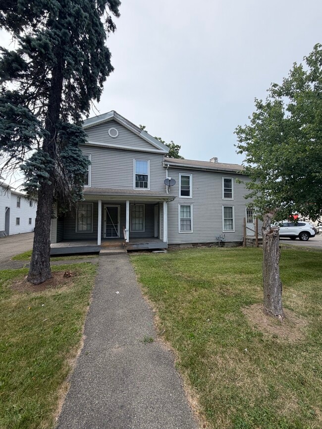 Building Photo - 507 W Main St Unit 2L