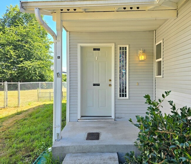 Building Photo - 1205 Frontier Cir E Unit A