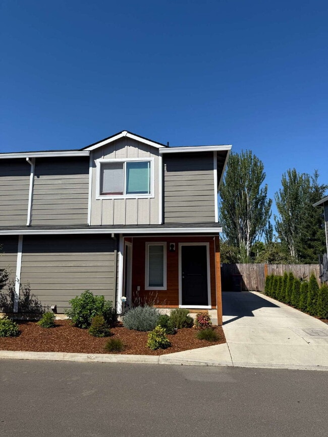 Building Photo - ***MOVE IN SPECIAL*** Newly constructed 3 ... Unit F