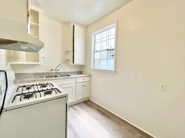 Building Photo - 2608 Normandie Ave Unit 15 Rental