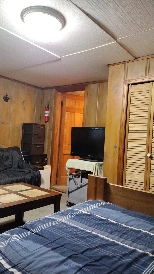 2319 S 18th St Unit Studio 2