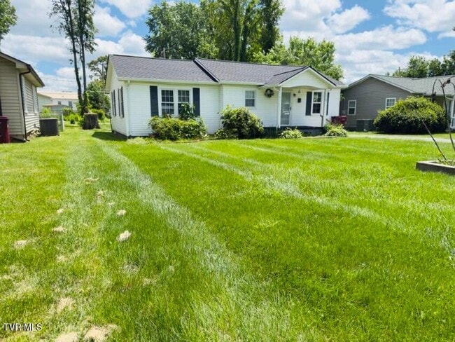 Building Photo - 2 Bedroom 2 Bath In Johnson City,TN