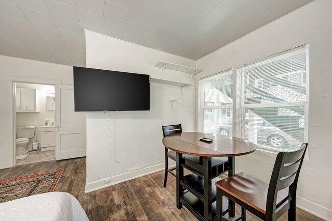 Photo - Charming Fully Furnished Studio in the Hea... Unit 1