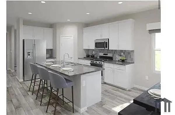 Photo - 1858 McCree St