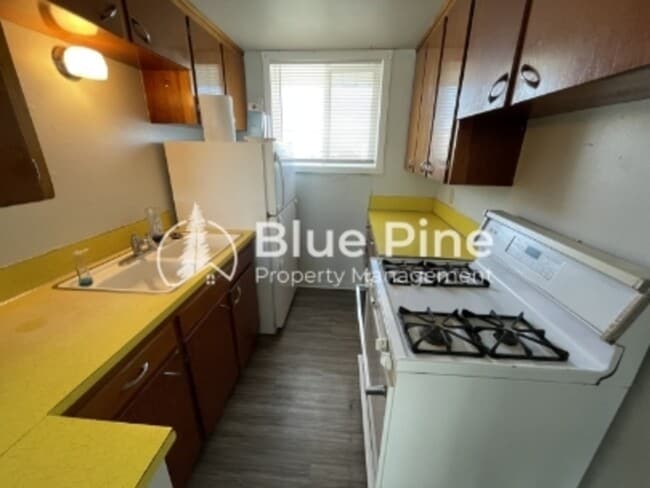 Photo - 550 W 21st St Unit 4