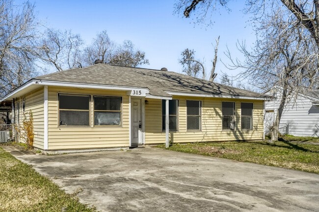Photo - 315 Acacia St