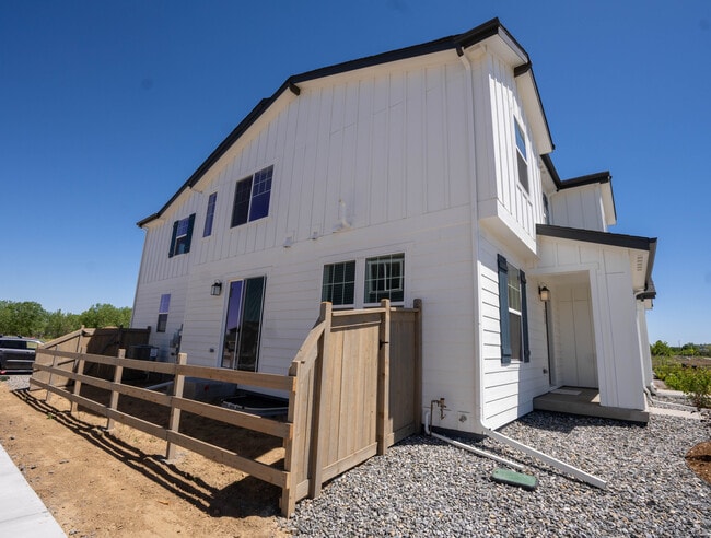280 Nighthawk St