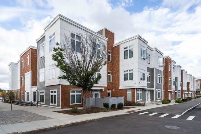 Building Photo - 60 Cross St E Unit 105