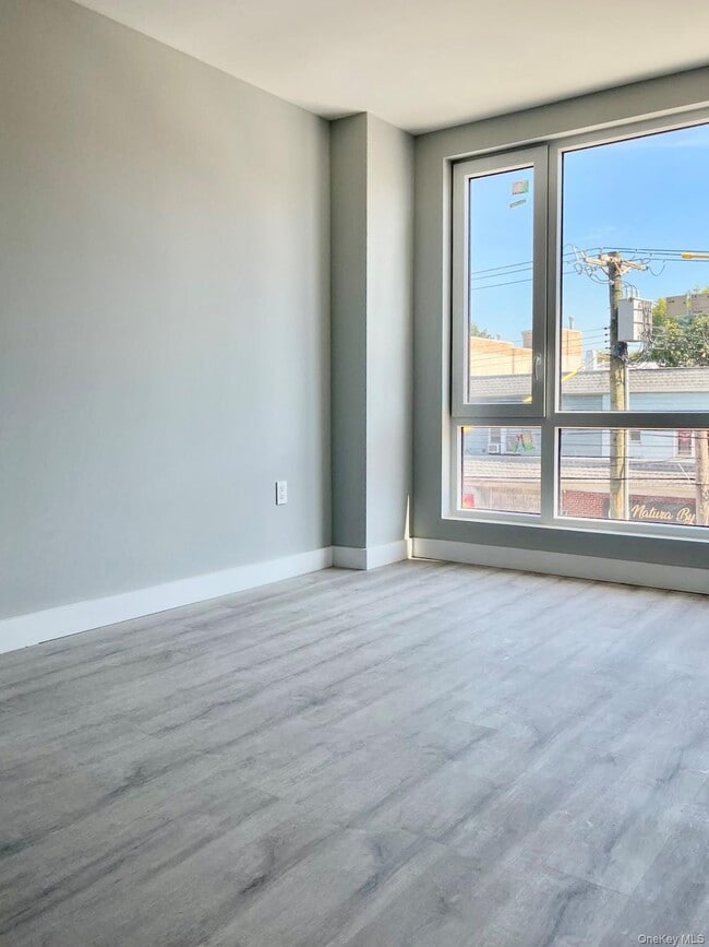 Photo - 20-22-22 College Point Blvd Unit 3B