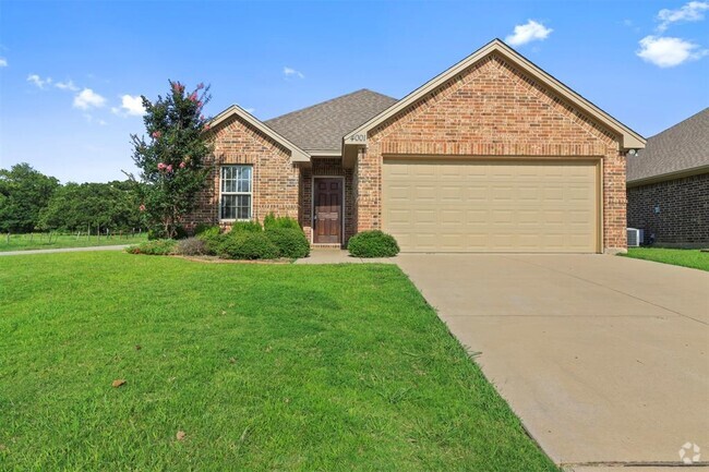 Building Photo - 4001 Oakwood Cir Rental