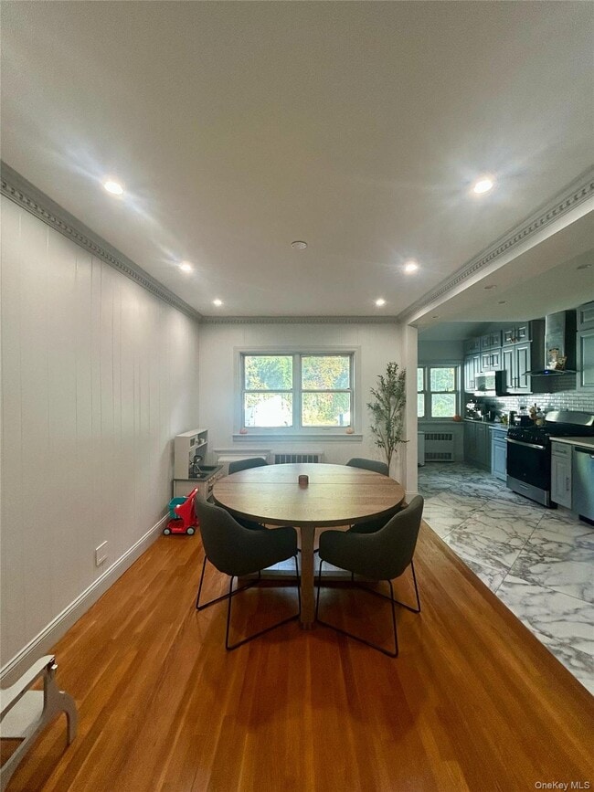 Photo - 65-43 Alderton St