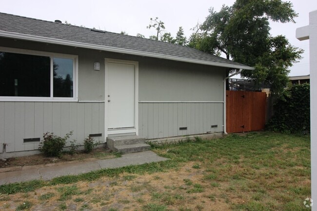 Building Photo - 3181 Moorland Ave Unit #B Rental