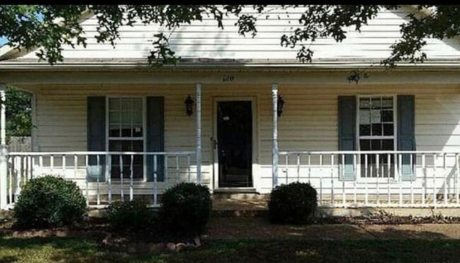 Building Photo - 120 Woods Edge Dr