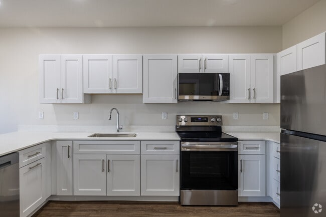 2BR, 2BA - 957SF - Kitchen