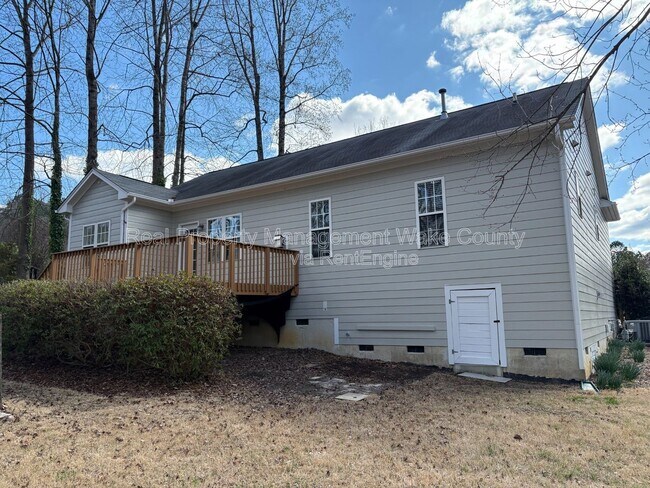 Photo - 828 Shackleton Rd